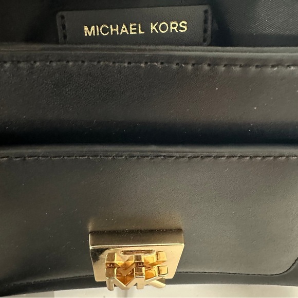 MICHAEL KORS: MINDY Medium Satchel - Picture 9 of 16